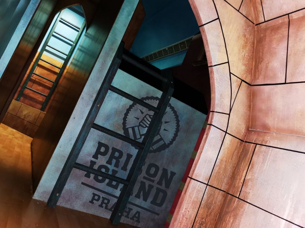 GameOn Prison Island The Burglar
