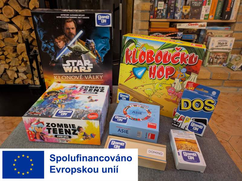Rotating GameON Czechia library set with family, card and strategy board games.